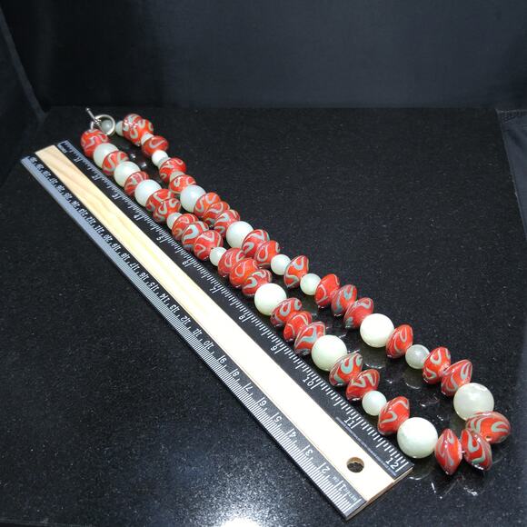 Chrysoprase Quartz Porcelain Bead Necklace Red Green White Toggle 1990s Vintage - Picture 5 of 10